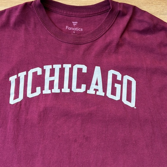 Fanatics University of Chicago t-shirt. Short sleeve. 100% Cotton. Size M. - Picture 2 of 3